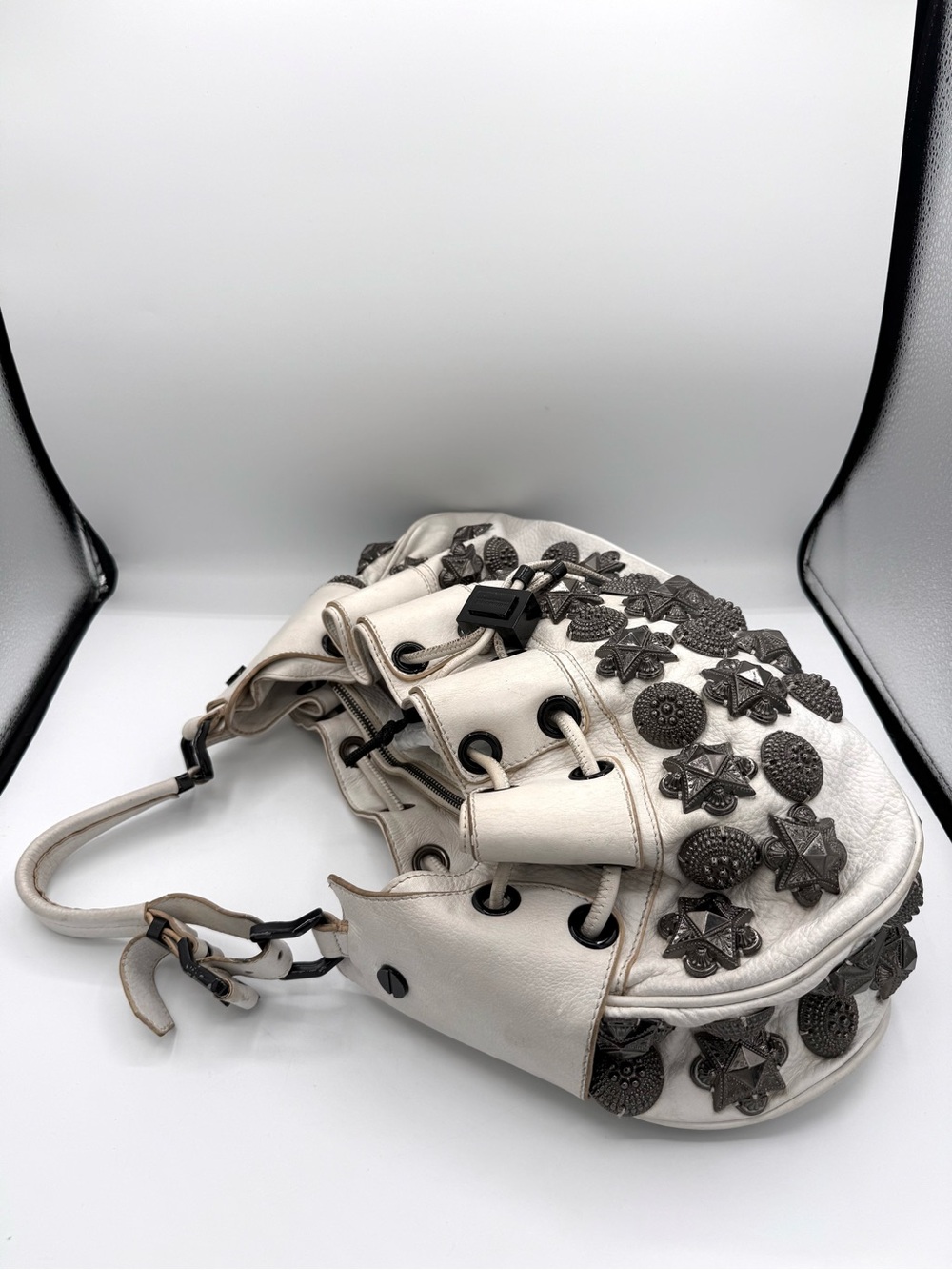 Burberry White Leather Studded Warrior Bag - Picture 7 of 14